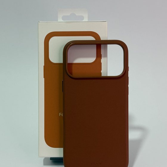 Funda de cuero CLYX con MagSafe en marrón